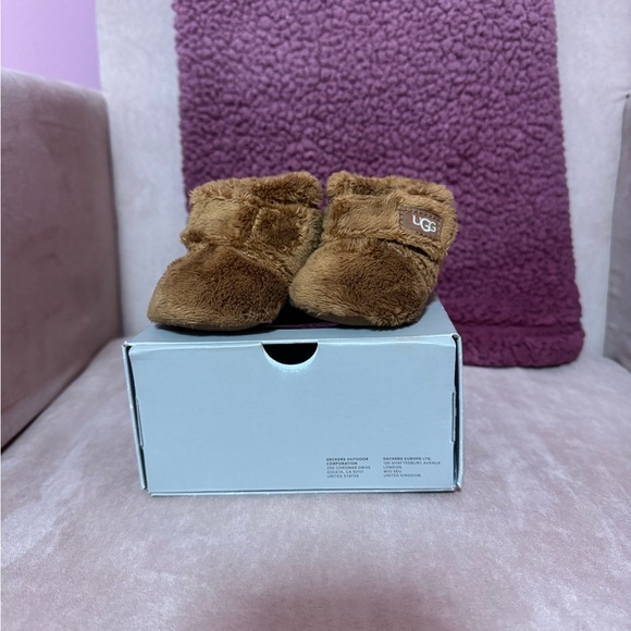 Size 0/1 Baby Bootie Ugg! - Picture 4 of 6